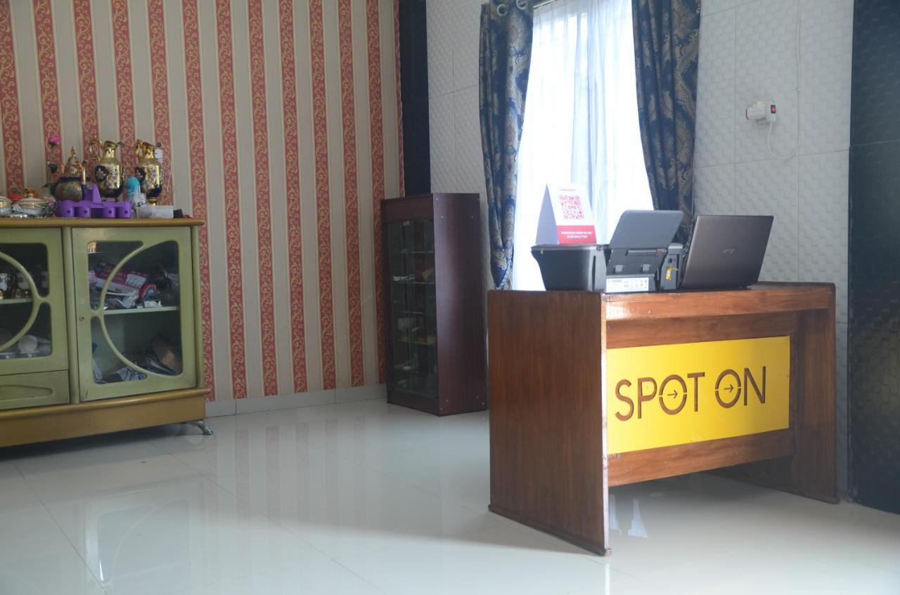 Spot On Oyo 1988 Pondok Seril Syariah Makassar Exterior photo