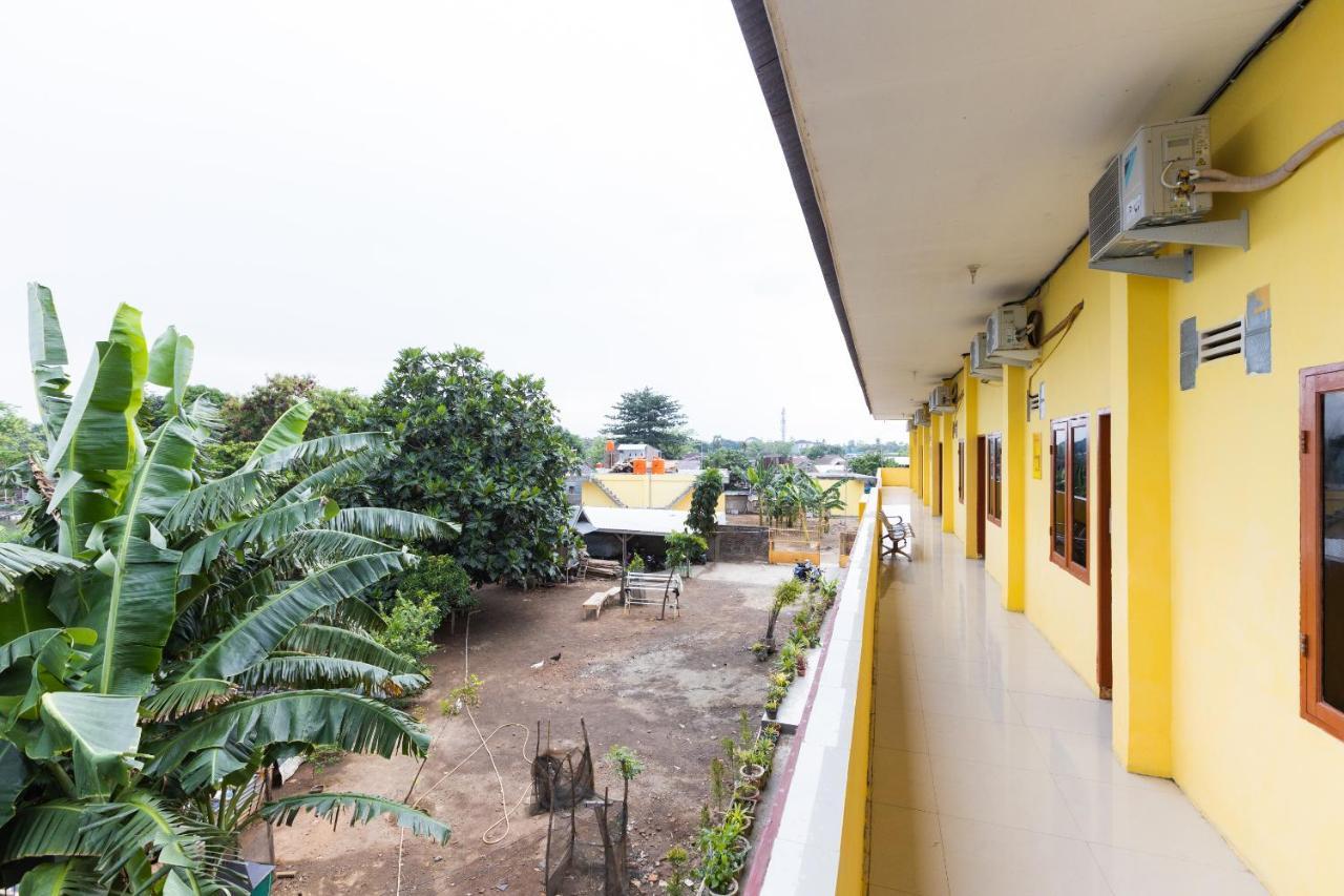 Spot On Oyo 1988 Pondok Seril Syariah Makassar Exterior photo